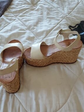 Dolce Vita Size 8 Wedge Ivory Leather Sandals